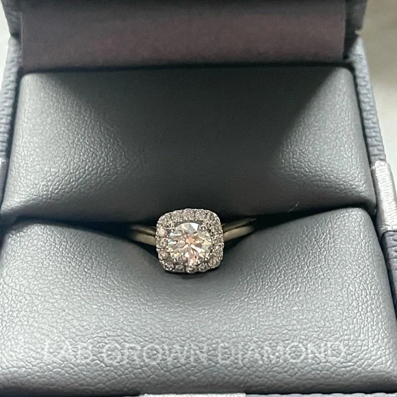 1CT DIAMOND RING - Picture 1 of 7